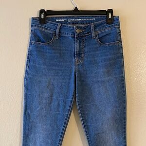 Women jeans, color blue, size small, excellent condition.